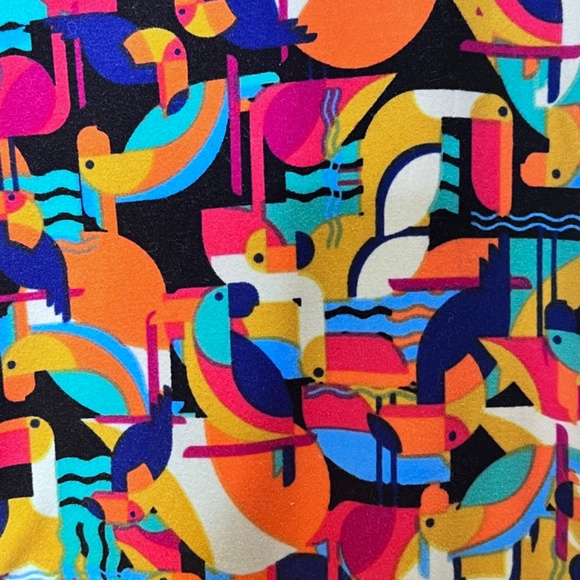 LuLaRoe Tall & Curvy Abstact Pelican Parrot Leggings - Picture 6 of 7